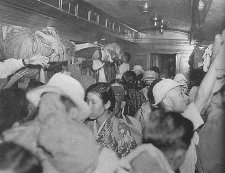 Crowded_train_in_Occupied_Japan